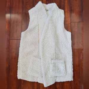 moa moa | Super soft, fluffy, pocketed vest
